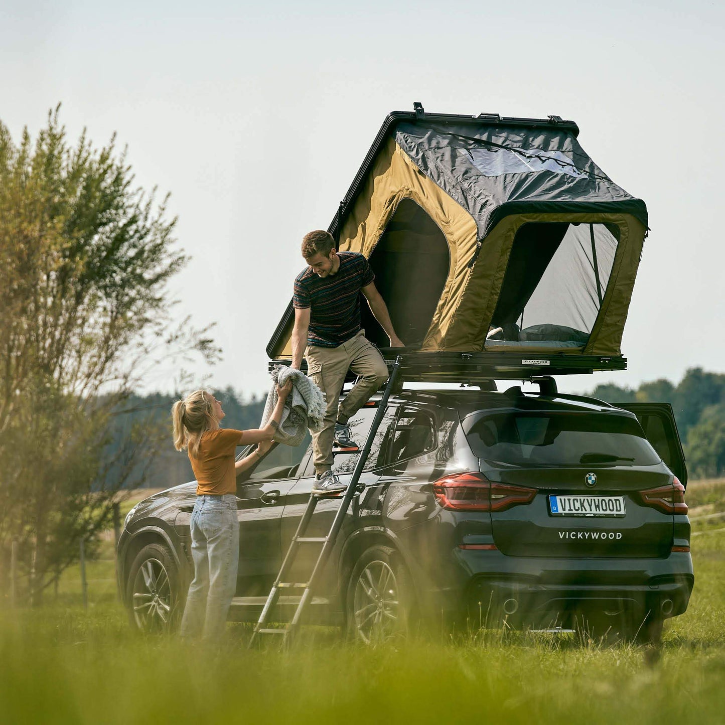  ALUMINUM HARD SHELL ROOF TENT CUMARU 135 - Dachzelt